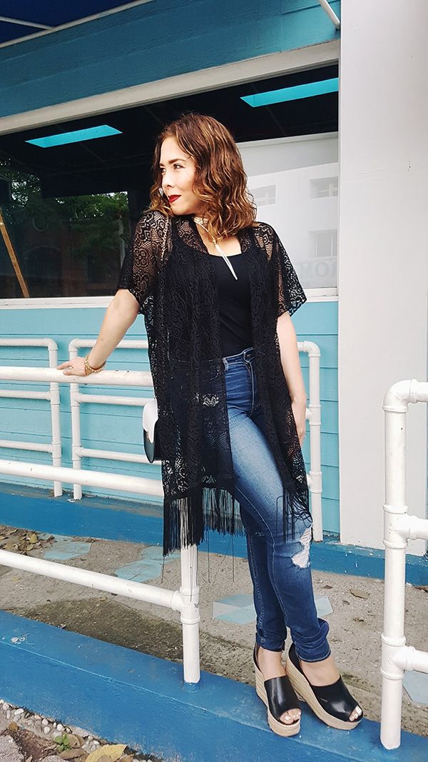 Kimono style in black, Guess Wedges and Hollister Denim